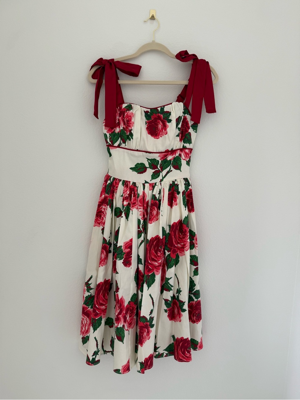1950S SWING SUNDRESS AND SCARF IN RED VINTAGE ROSES - VIXEN BY MICHELINE PITT - Picture 2 of 2